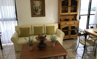 CASA EN CONDOMINIO LOMA DE JURIQUILLA. Con 2 plantas, 2 recamaras,  estudio TV y 2 baños.