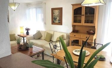 CASA EN CONDOMINIO LOMA DE JURIQUILLA. Con 2 plantas, 2 recamaras,  estudio TV y 2 baños.