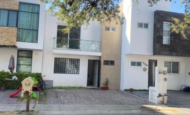 VENDO CASA POR POLIFORUM LEON
