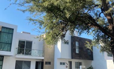 VENDO CASA POR POLIFORUM LEON