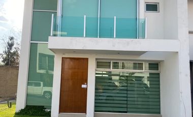 RENTO CASA EN MAYORAZGO