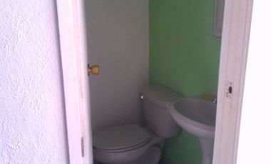 Habitación pequeña amueblada