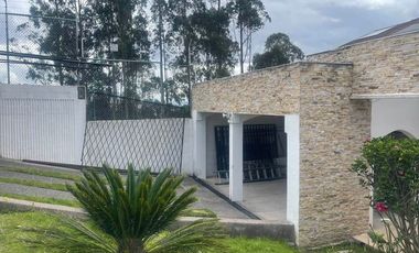 RENTO CASA EN URBANIZACION CAMPO ALEGRE