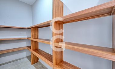 Casa en Venta en Cancún en Residencial Lagos del Sol con Alberca y Jardín