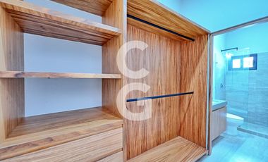 Casa en Venta en Cancún en Residencial Lagos del Sol con Alberca y Jardín