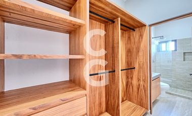 Casa en Venta en Cancún en Residencial Lagos del Sol con Alberca y Jardín