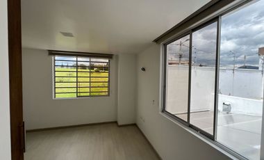 CASA 120 m2, excelente ubicación, cerca a Av. Simón Bolívar.