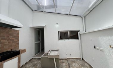 CASA 120 m2, excelente ubicación, cerca a Av. Simón Bolívar.