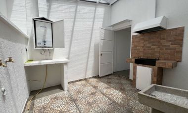 CASA 120 m2, excelente ubicación, cerca a Av. Simón Bolívar.