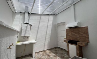 CASA 120 m2, excelente ubicación, cerca a Av. Simón Bolívar.