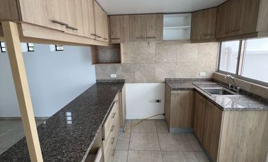 CASA 120 m2, excelente ubicación, cerca a Av. Simón Bolívar.