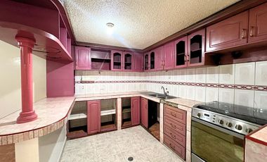 Casa de oportunidad, sector Solanda, cerca al colegio Concejo Provincial de Pichincha