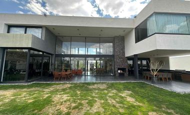 EXCELENTE CASA EN RENTA DENTRO DEL CLUB DE GOLF LA LOMA