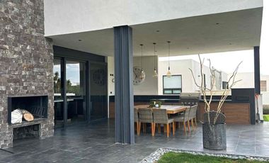 EXCELENTE CASA EN RENTA DENTRO DEL CLUB DE GOLF LA LOMA