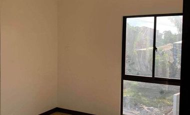 3-Storey Nest Peak Subdivision Ponte Verde Cupang - Marikina with Overlooking View