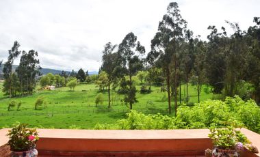 SE VENDE CASA CAMPESTRE A LAS AFUERAS DE TUNJA