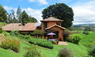 SE VENDE CASA CAMPESTRE A LAS AFUERAS DE TUNJA
