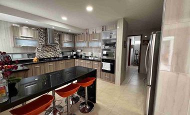 VENDO CASA HERMOSA CONJUNTO AREA 650 METROS