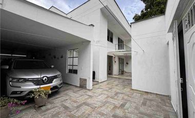 VENDO CASA HERMOSA CONJUNTO AREA 650 METROS