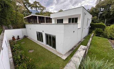 VENDO CASA HERMOSA CONJUNTO AREA 650 METROS