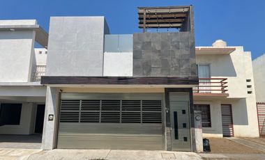 CASA EN VENTA EN FRACC. HACIENDA LOS PORTALES