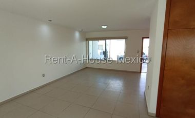Casa en Venta en Zen House, El Mirador, Qro. con Habitación en Planta Baja