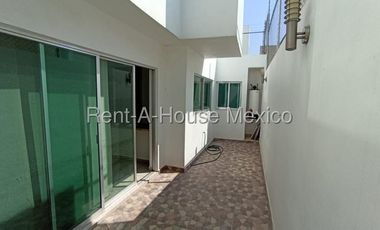Casa en Venta en Zen House, El Mirador, Qro. con Habitación en Planta Baja