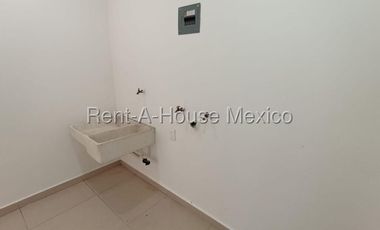 Casa en Venta en Zen House, El Mirador, Qro. con Habitación en Planta Baja