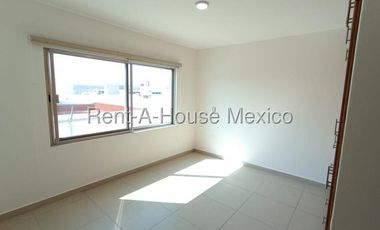 Casa en Venta en Zen House, El Mirador, Qro. con Habitación en Planta Baja