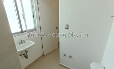 Casa en Venta en Zen House, El Mirador, Qro. con Habitación en Planta Baja