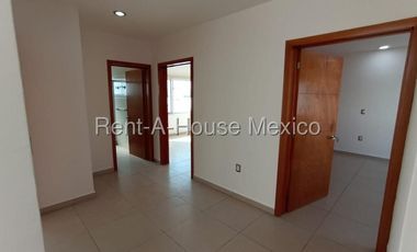 Casa en Venta en Zen House, El Mirador, Qro. con Habitación en Planta Baja