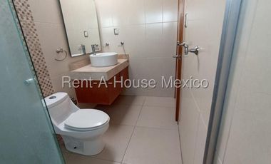 Casa en Venta en Zen House, El Mirador, Qro. con Habitación en Planta Baja