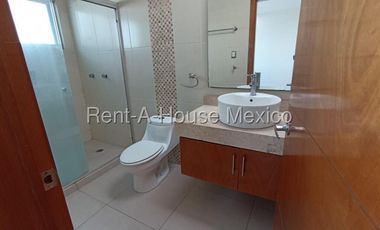 Casa en Venta en Zen House, El Mirador, Qro. con Habitación en Planta Baja