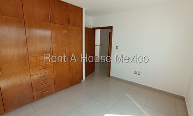 Casa en Venta en Zen House, El Mirador, Qro. con Habitación en Planta Baja