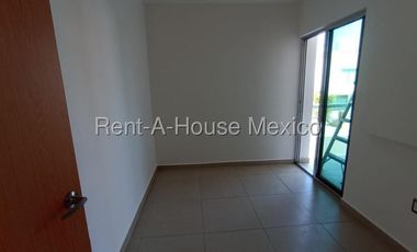Casa en Venta en Zen House, El Mirador, Qro. con Habitación en Planta Baja