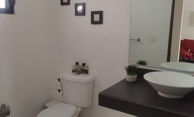 VENTA DE CASA A 8 MIN DE CINEPOLIS VELARIA MALL, DE HEB Y SAMS STA MONICA MUY CERCA DE COMERCIOS, ESCUELAS Y VIALIDADES PRINCIPALES DE LA ZONA