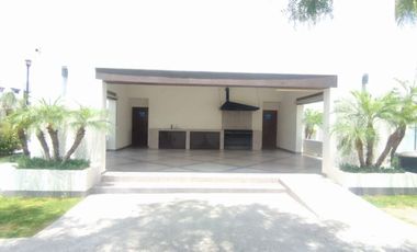 VENTA DE CASA A 8 MIN DE CINEPOLIS VELARIA MALL, DE HEB Y SAMS STA MONICA MUY CERCA DE COMERCIOS, ESCUELAS Y VIALIDADES PRINCIPALES DE LA ZONA