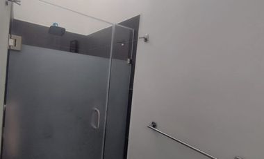 VENTA DE CASA A 8 MIN DE CINEPOLIS VELARIA MALL, DE HEB Y SAMS STA MONICA MUY CERCA DE COMERCIOS, ESCUELAS Y VIALIDADES PRINCIPALES DE LA ZONA