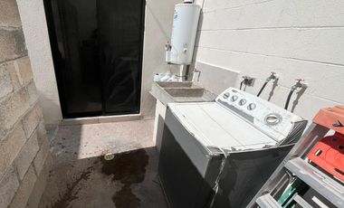 VENTA DE CASA A 8 MIN DE CINEPOLIS VELARIA MALL, DE HEB Y SAMS STA MONICA MUY CERCA DE COMERCIOS, ESCUELAS Y VIALIDADES PRINCIPALES DE LA ZONA