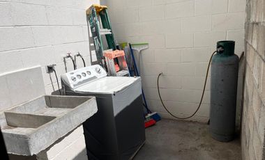 VENTA DE CASA A 8 MIN DE CINEPOLIS VELARIA MALL, DE HEB Y SAMS STA MONICA MUY CERCA DE COMERCIOS, ESCUELAS Y VIALIDADES PRINCIPALES DE LA ZONA