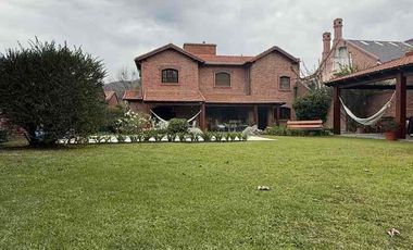 VENTA CATEGORÍA CASA EN SALTA TRES CERRITOS CON PILETA
