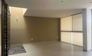 EXCELENTE CASA EN RENTA