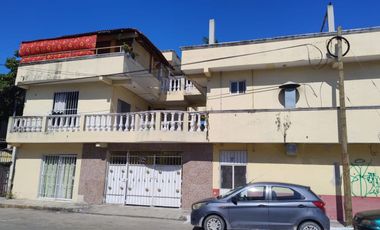 OPORTUNIDAD EN PLAYA DEL CARMEN: EDIFICIO CON RENTAS ACTIVAS SOBRE AV. 30, 6 DEPTOS Y 2 LOCALES COMERCIALES.