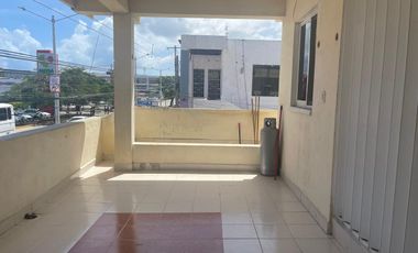 OPORTUNIDAD EN PLAYA DEL CARMEN: EDIFICIO CON RENTAS ACTIVAS SOBRE AV. 30, 6 DEPTOS Y 2 LOCALES COMERCIALES.