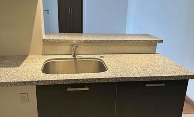 RENTA EXCELENTE PENTHOUSE CON TERRAZA EN CENTRAL PARK INTERLOMAS