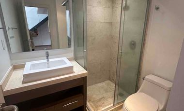 RENTA EXCELENTE PENTHOUSE CON TERRAZA EN CENTRAL PARK INTERLOMAS