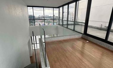 RENTA EXCELENTE PENTHOUSE CON TERRAZA EN CENTRAL PARK INTERLOMAS