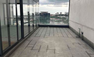 RENTA EXCELENTE PENTHOUSE CON TERRAZA EN CENTRAL PARK INTERLOMAS