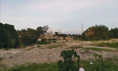 FOR SALE: 3.5 hectare Commercial lot at Caloocan