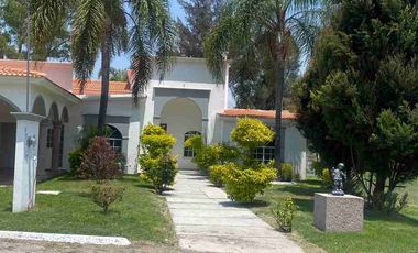Preciosa casa con Jardin